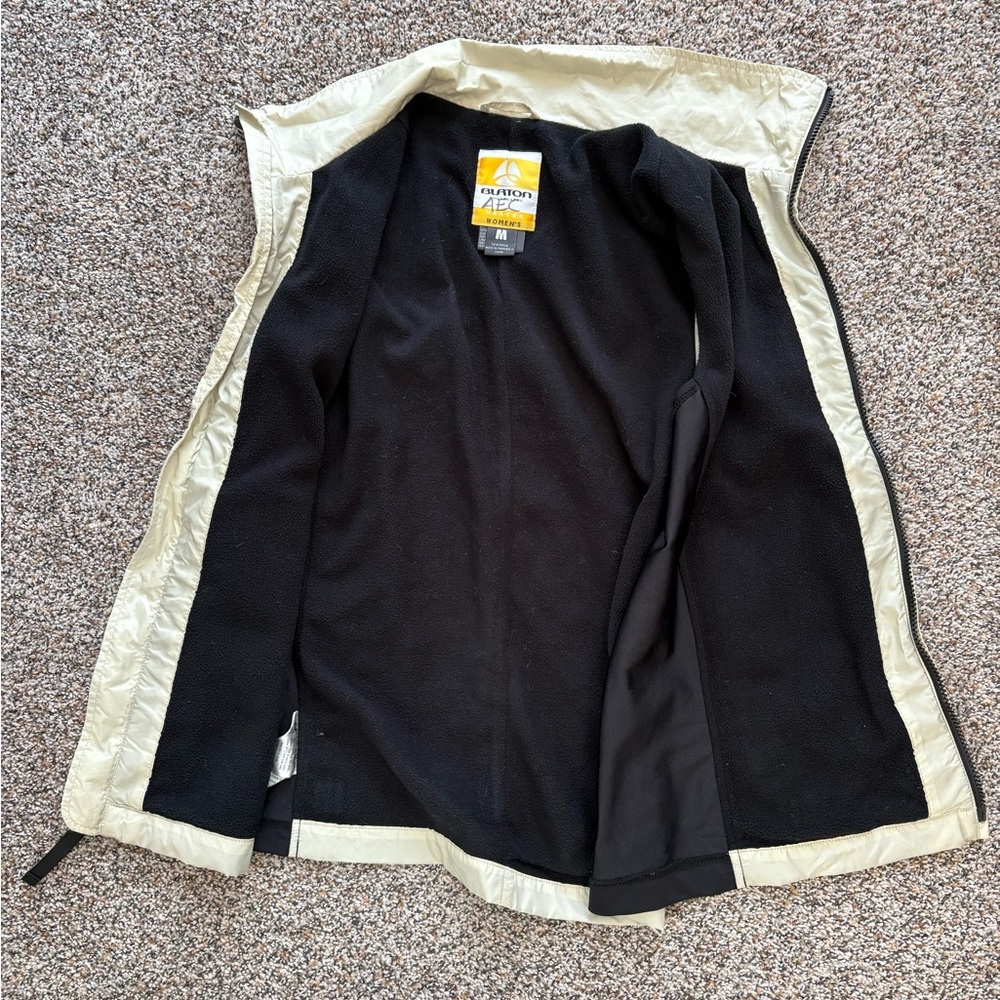 Like new vintage Burton women’s vest. Size medium.